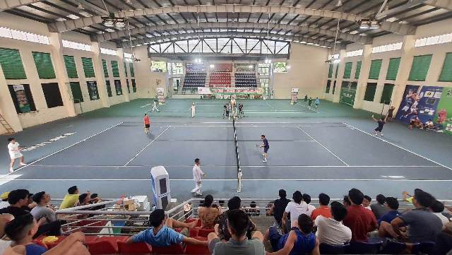 Giải tennis báo chí Nghệ An lần thứ 4 có 200 vận động viên đến từ các CLB thuộc cơ quan báo chí, truyền thông và các huyện, thị và các sở ban ngành, các doanh nghiệp trên địa bàn tỉnh Nghệ An.