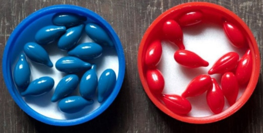 Viên nang Vitamin A 100.000 IU (màu xanh) và 200.000 IU màu đỏ