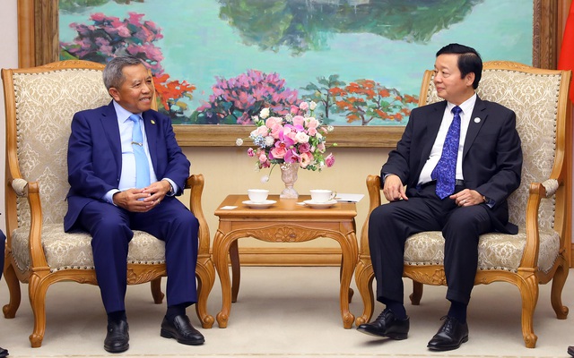 Phó Thủ tướng Trần Hồng Hà mong muốn hai bên tích cực thúc đẩy hợp tác, chuyển giao công nghệ để hai nước cùng thực hiện chuyển đổi số, chuyển đổi xanh trong thời gian sớm nhất.