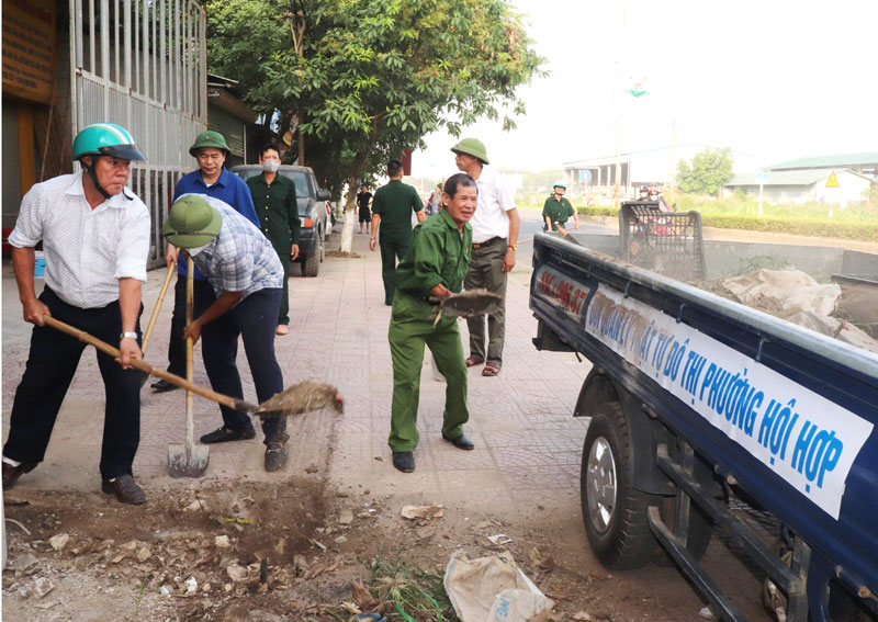 C&aacute;n bộ, c&ocirc;ng chức, vi&ecirc;n chức, người lao động c&ugrave;ng nh&acirc;n d&acirc;n Th&agrave;nh phố đồng l&ograve;ng lập lại trật tự đ&ocirc; thị để Vĩnh Y&ecirc;n trở th&agrave;nh một đ&ocirc; thị đ&aacute;ng sống
