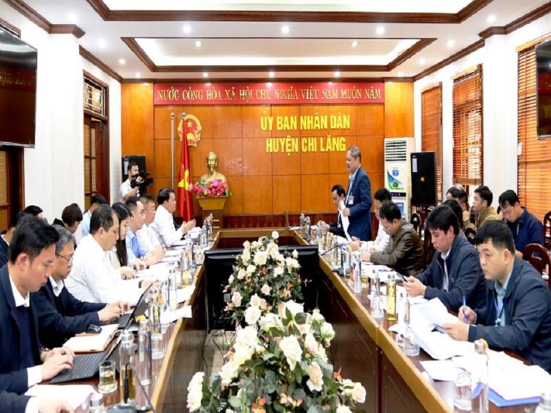 Công ty Điện lực Lạng Sơn làm với UBND huyện Chi Lăng về hoạt động điện lực trên địa bàn huyện năm 2023
