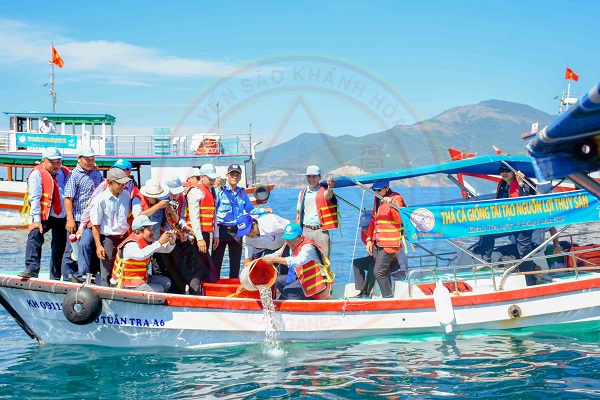 Thả cá tái tạo nguồn lợi thủy sản tại Festival Biển Nha Trang- Khánh Hòa 2019