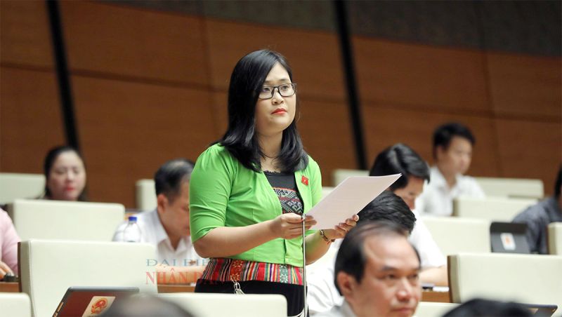Đại biểu Hà Ánh Phượng (Phú Thọ) phát biểu. Ảnh: Hồ Long