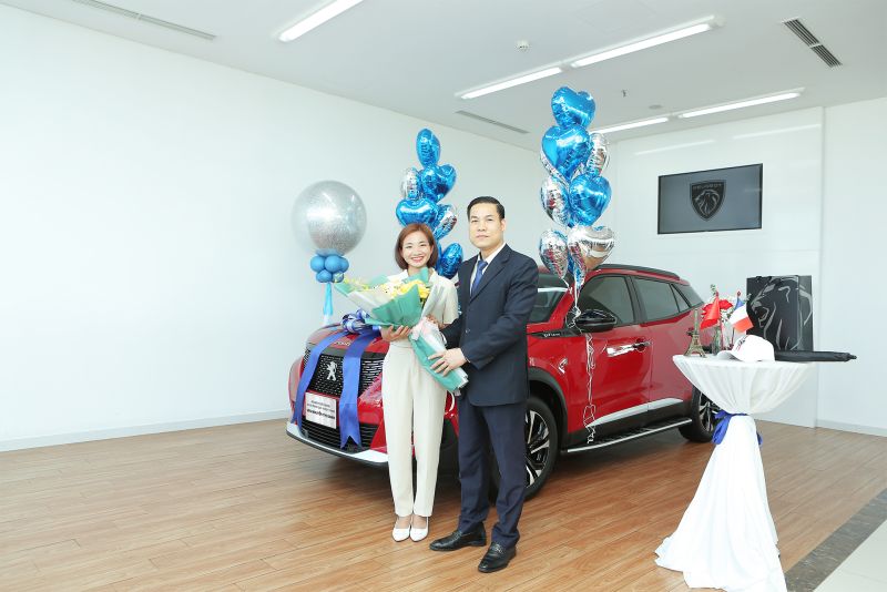THACO AUTO đã hoàn tất thủ tục trao xe Peugeot 2008 VĐV Nguyễn Thị Oanh