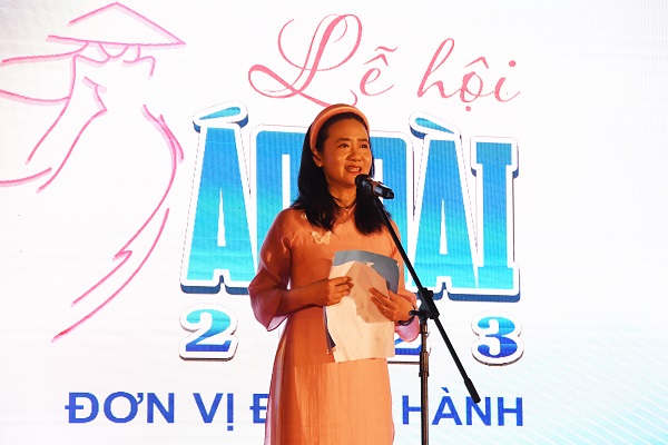 Bà Nguyễn Quỳnh Nga- Chủ tịch Hội Liên hiệp Phụ nữ tỉnh Khánh Hòa phát biểu khai mạc