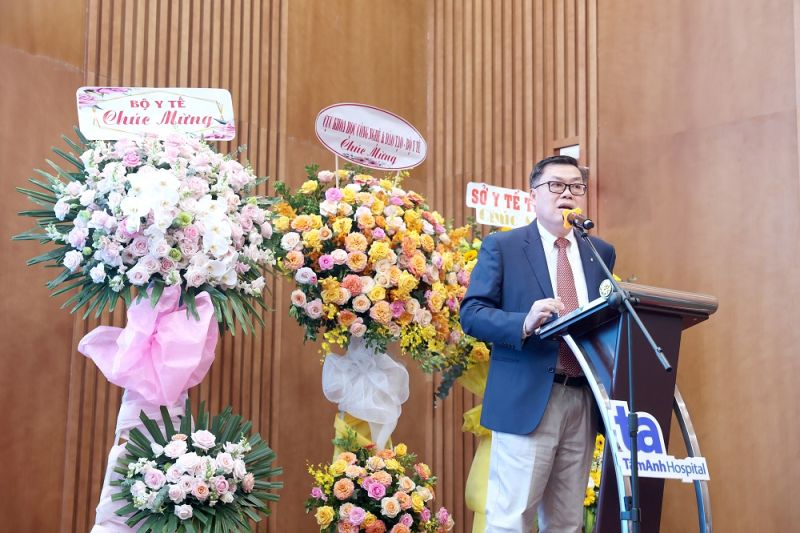 Giáo sư Nguyễn Văn Tuấn - Viện trưởng Viện Nghiên cứu Tâm Anh phát biểu tại buổi lễ