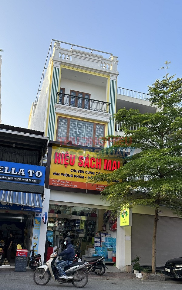 Hải Phòng: Hiệu sách Mai thuộc công ty TNHH SX TM Lê Hải Long bán hàng không có nhãn phụ Tiếng Việt