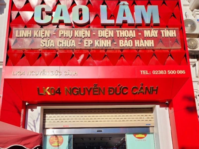 Cửa hàng kinh doanh linh kiện, phụ kiện điện thoại do ông Nguyễn Xuân Lâm, nơi Đoàn kiểm tra phát hiện cửa hàng kinh doanh hơn 3.000 phụ kiện điện thoại không rõ nguồn gốc xuất xứ