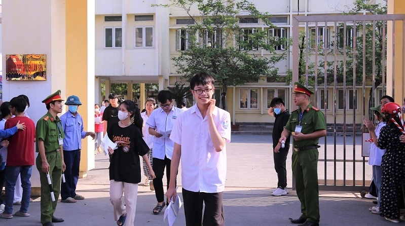 Thí sinh tham dự Kỳ thi tuyển sinh vào lớp 10 Trường THPT Chuyên Lam Sơn.
