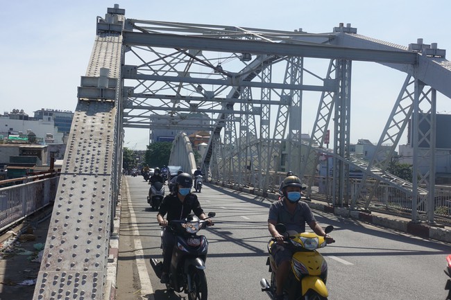 Cầu Tân Thuận 1 được điều chỉnh thành hạn chế tải trọng xe trên 13 tấn
