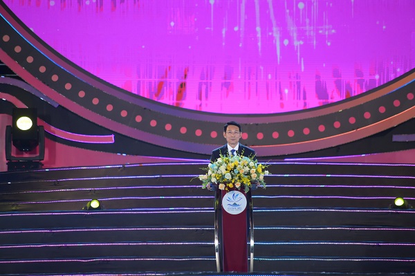 Ông Đinh Văn Thiệu, Tỉnh ủy viên, Phó Chủ tịch UBND tỉnh, Trưởng Ban tổ chức Festival Biển Nha Trang- Khánh Hòa 2023 phát biểu khai mạc.