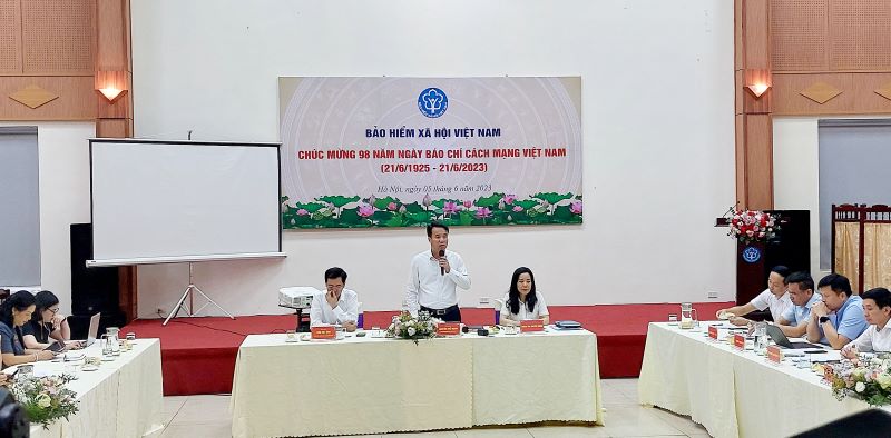 Tổng giám đốc Bảo hiểm Xã hội Việt Nam Nguyễn Thế Mạnh phát biểu tại buổi họp