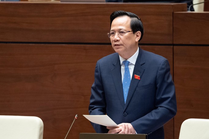 Bộ trưởng Đào Ngọc Dung trả lời chất vấn của đại biểu Quốc hội
