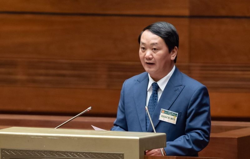 Bộ trưởng Hầu A Lềnh.