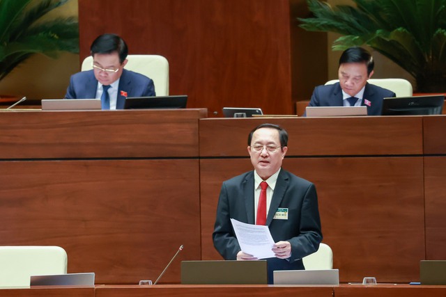 Bộ trưởng Bộ Khoa học và Công nghệ Huỳnh Thành Đạt trả lời chất vấn của đại biểu Quốc hội - Ảnh: VGP