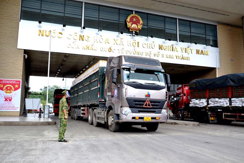 Chủ tịch UBND tỉnh Lào Cai có văn bản gửi các sở, ban, ngành tỉnh, các địa phương liên quan đảm bảo hoạt động thông quan hàng hóa tại các cửa khẩu trên địa bàn tỉnh diễn ra thuận lợi, nhanh chóng, giảm thiểu tình trạng ùn ứ, ách tắc.