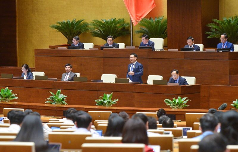 Bộ trưởng Bộ GTVT Nguyễn Văn Thắng tại phiên chất vấn trước Quốc hội, chiều nay (7/6)