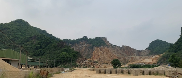 Hiện trường mỏ khai thác, chế biến khoáng sản của Cty Quế Sơn. Ảnh: Hương Trà