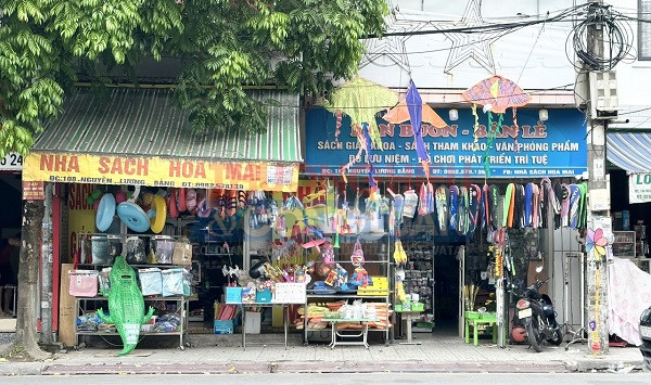 Tại Hải Phòng nhiều cửa hàng treo biển nhà sách nhưng sản phẩm chủ đạo không phải là sách