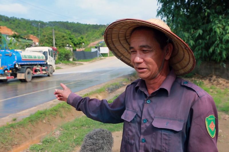 Theo ông Lê Thanh Khôi, xe bồn chở nước của Dự án thường xuyên xịt rửa mặt đường
