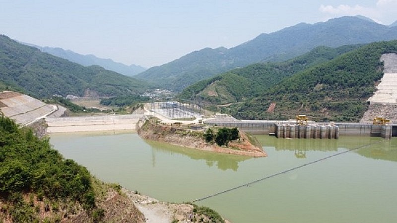 Mực nước tại hồ thủy điện Trung Sơn, huyện Quan Hóa trên sông Mã đang ở xuống dưới mực nước chết. Ảnh Minh Hải.