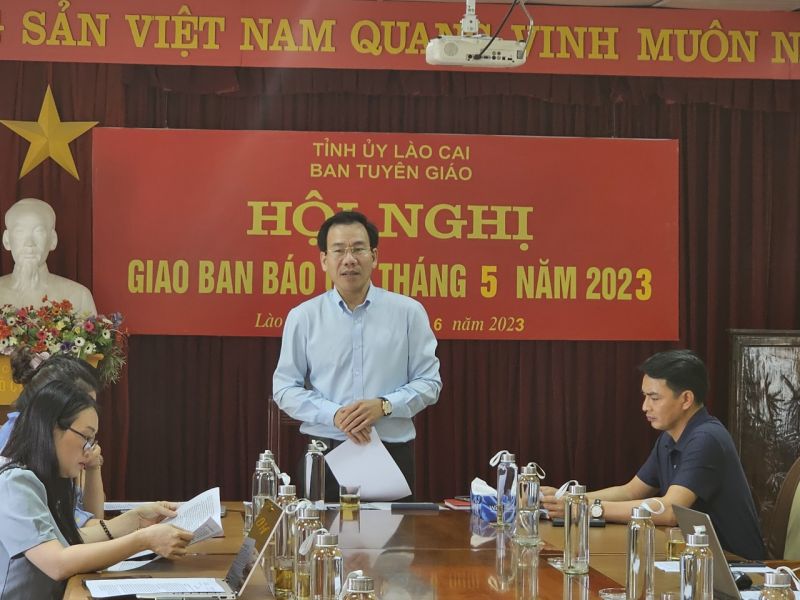 Trưởng Ban Tuyên giáo Tỉnh ủy Lào Cai phát biểu chủ trì hội nghị giao ban công tác báo chí tháng 5/2023