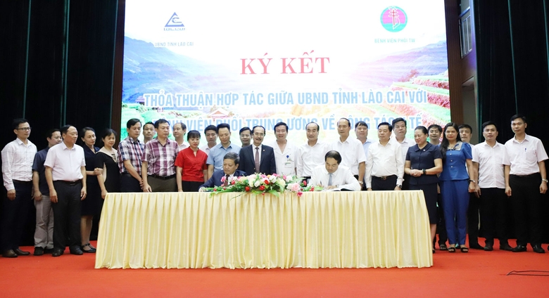 Lãnh đạo UBND tỉnh Lào Cai và Bệnh viện Phổi Trung ương ký thỏa thuận hợp tác về y tế Lãnh đạo UBND tỉnh Lào Cai và Bệnh viện Phổi Trung ương ký thỏa thuận hợp tác về y tế