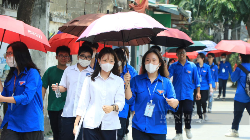 Sáng nay (11/6), thí sinh Hà Nội làm bài môn cuối kỳ thi vào lớp 10