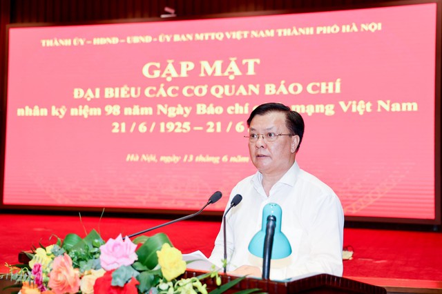 Bí thư Thành ủy Hà Nội Đinh Tiến Dũng cho biết ngày 25/6, thành phố sẽ khởi công dự án đầu tư xây dựng đường Vành đai 4 - Vùng thủ đô Hà Nội tại 4 điểm trên địa bàn.