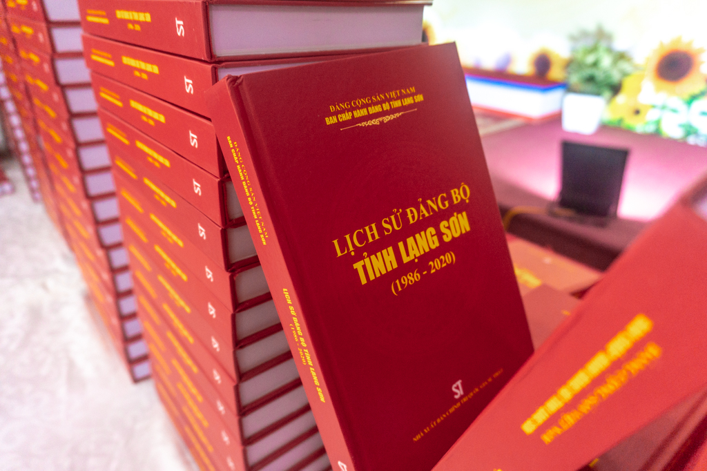 Cuốn sách “Lịch sử Đảng bộ tỉnh Lạng Sơn” chính thức được xuất bản