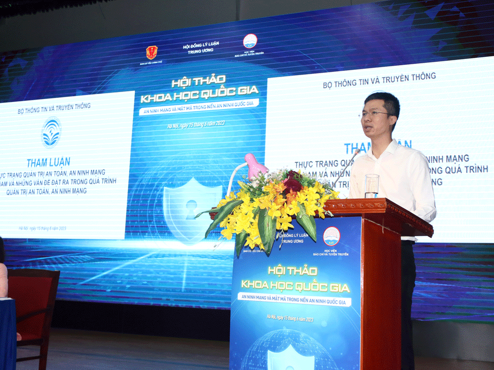 Ông Trần Đăng Khoa, Cục Phó Cục An toàn thông tin, Bộ Thông tin và Truyền thông tham luận tại Hội thảo với chủ đề: “Thực trạng quản trị an ninh mạng ở Việt Nam hiện nay và những vấn đề đặt ra trong quá trình quản trị an ninh mạng”