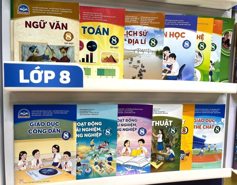 Sách giáo khoa lớp 8 mới của Nhà xuất bản Giáo dục Việt Nam.