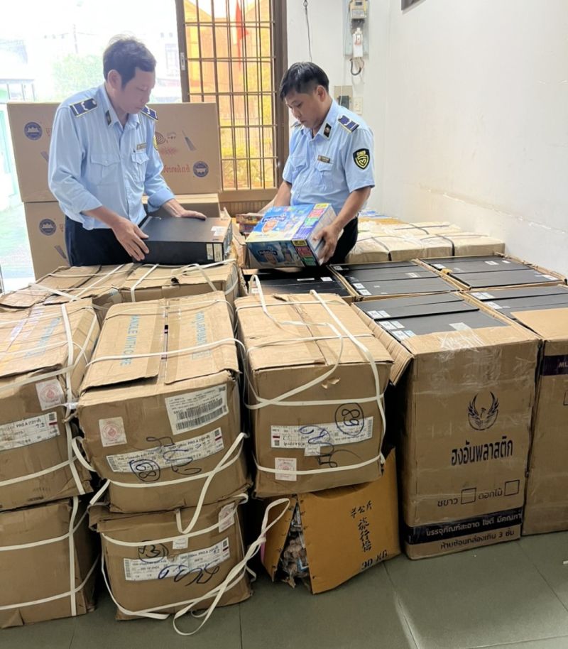 Lực lượng Quản lý thị trường tỉnh Kiên Giang kiểm tra hàng hóa vi phạm