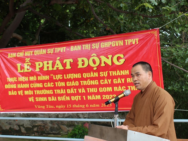 Thượng tọa Thích Thiện Thông, Phó Trưởng Ban thường trực, Ban Trị sự Giáo hội Phật giáo Việt Nam thành phố Vũng Tàu phát biểu tại lễ phát động