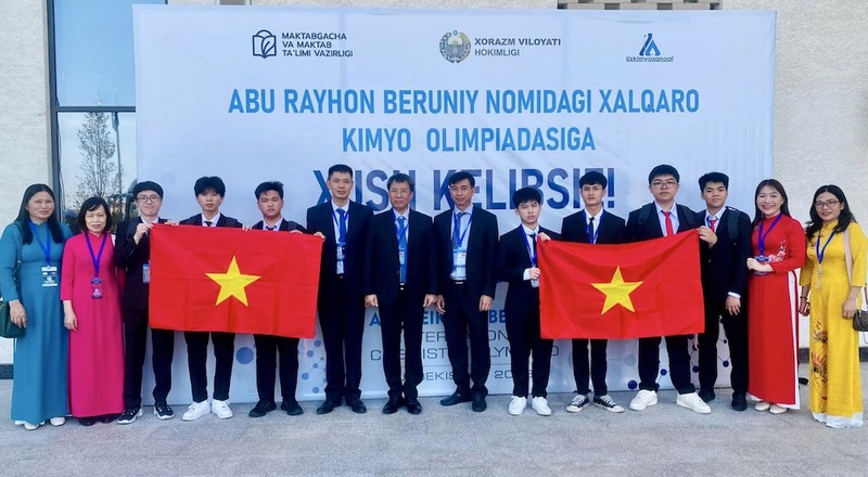Đoàn Việt Nam tham dự Kỳ thi Olympic Hóa học Quốc tế Abu Reikhan Beruniy. Ảnh: Bộ GDĐT