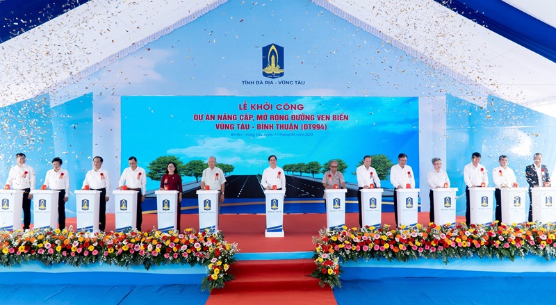 Đại diện lãnh đạo tỉnh Bà Rịa – Vũng Tàu bấm nút khởi công dự án Nâng cấp, mở rộng đường ven biển Vũng Tàu-Bình Thuận (ĐT994).
