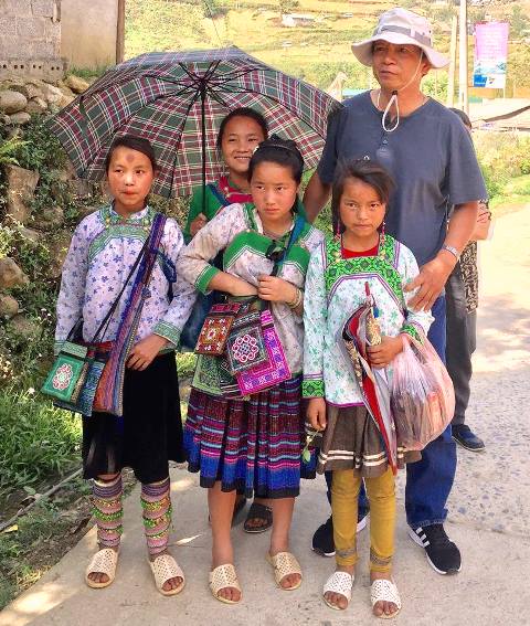 Trương Văn Khoa và những trẻ em nghèo H'Mông