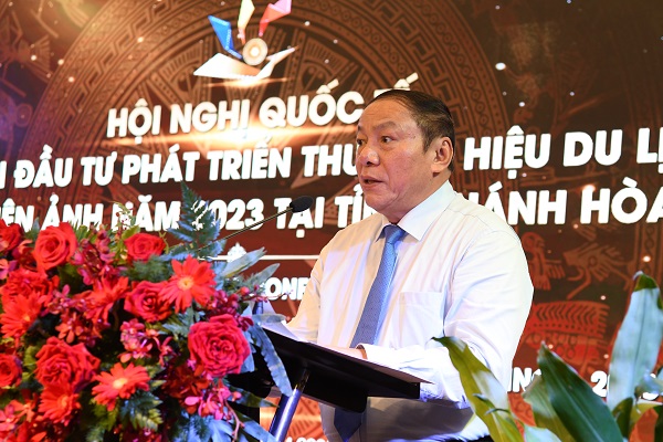 Ông Nguyễn Văn Hùng, UVBCHTƯ Đảng, Bộ trưởng Bộ VHTT-DL phát biểu trong Hội nghị quốc tế xúc tiến đầu tư phát triển thương hiệu du lịch qua điện ảnh năm 2023 tại tỉnh Khánh Hòa