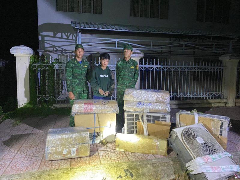 Đối tượng Nguyễn Khánh Dy bị bắt giữ cùng tang vật