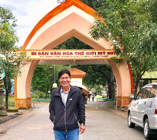 Tác giả tại Thánh địa Mỹ Sơn, tỉnh Quảng nam