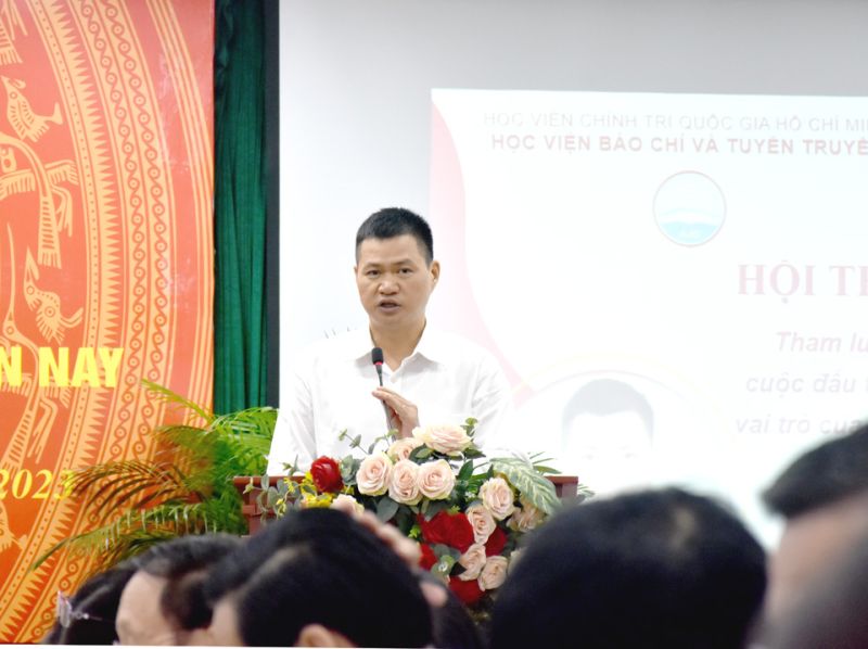 Đại tá Nguyễn Hồng Hải, Phó Tổng Biên tập Báo Quân đội nhân dân tham luận: “Quan điểm của Đảng và Nhà nước về cuộc đấu tranh phòng chống tham nhũng, tiêu cực và vai trò của báo chí đối với cuộc đấu tranh phòng chống tham nhũng, tiêu cực ở nước ta hiện nay”