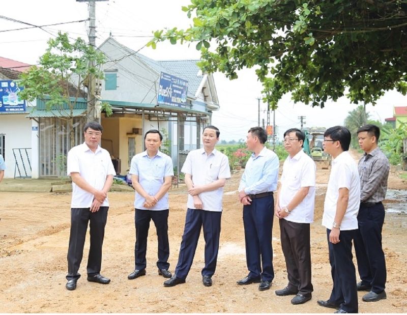 Chủ tịch UBND tỉnh Thanh Hóa Đỗ Minh Tuấn kiểm tra tiến độ thi công dự án tại huyện Quảng Xương.