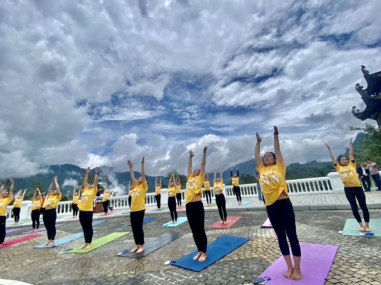 Ngày hội Quốc tế Yoga thu hút được nhiều độ tuổi du khách tham gia
