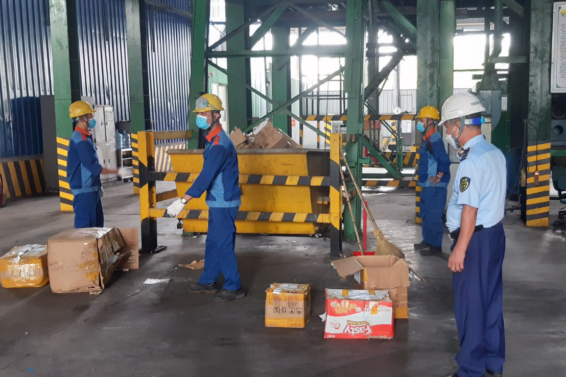 Tang vật đưa vào lò đốt công nghiệp để đốt cháy