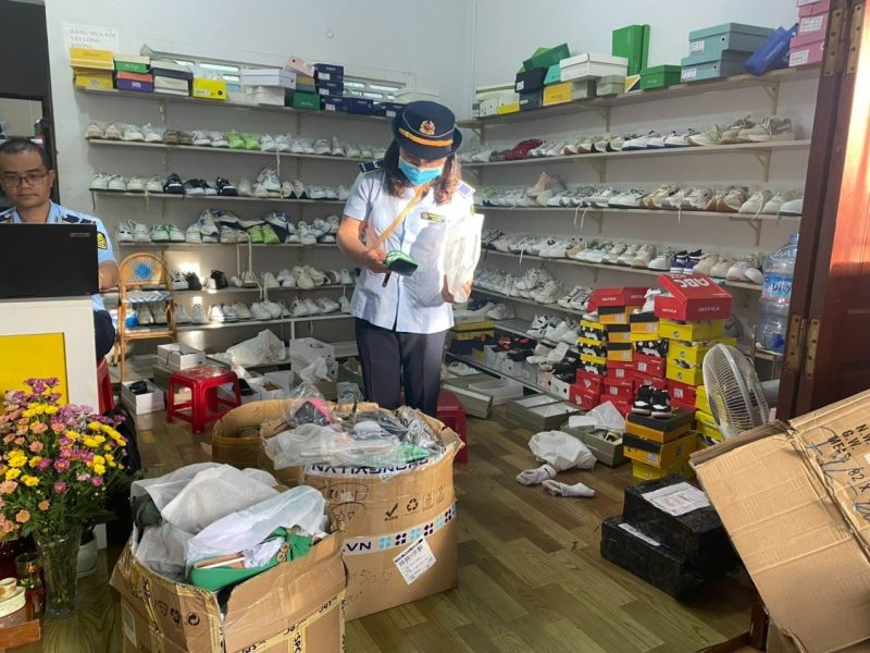 Lực lượng QLTT Đắk Lắk xử lý hơn 40 vụ vi phạm trên nền tảng thương mại điện tử