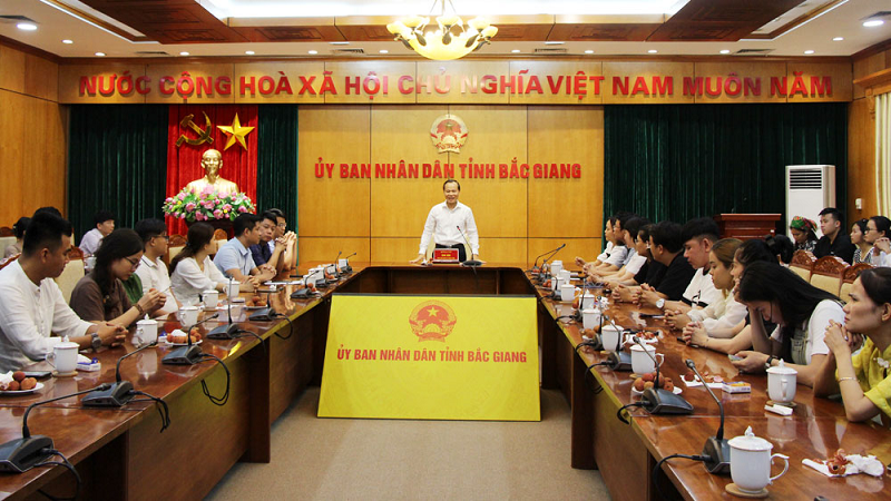Phó Chủ tịch Thường trực UBND tỉnh Bắc Giang - Mai Sơn tại buổi làm việc với hơn 70 nhà sáng tạo nội dung trên nền tảng TikTok