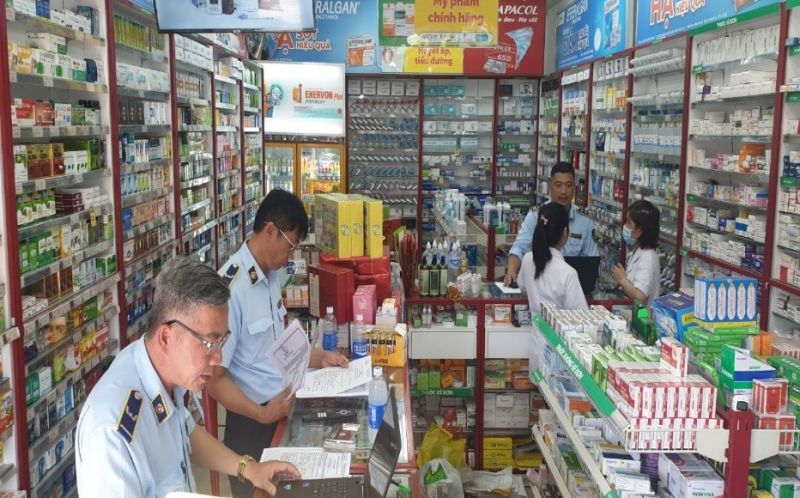 Lực lượng Quản lý thị trường tỉnh Đắk Nông kiểm tra cơ sở kinh doanh dược trên địa bàn
