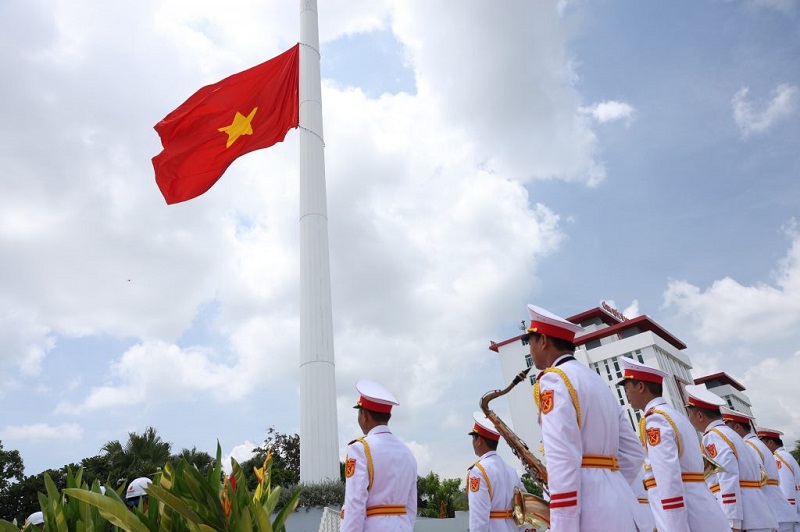 Cột cờ Cảng Quốc tế Long An là Cột cờ Cao nhất Đông Dương với thân trụ cao 63 mét (từ chân đến đỉnh) đại diện 63 tỉnh/thành Việt Nam; Lá cờ 54 mét vuông đại diện 54 Dân tộc anh em