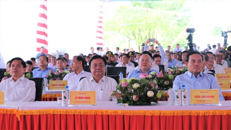 Phó Thủ tướng Trần Lưu Quang dự khởi công cao tốc Cao Lãnh - An Hữu. Ảnh: Phong Linh