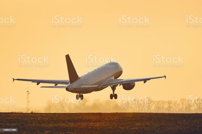 Vì sao vẫn chưa thể bỏ giá trần vé máy bay?